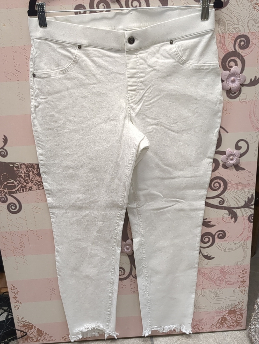 HUE White Women's Skinny Jeans with Frayed Hem Ankles